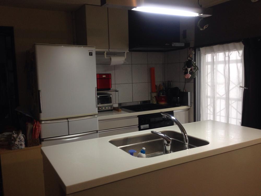 Kitchen. Local (10 May 2013) Shooting