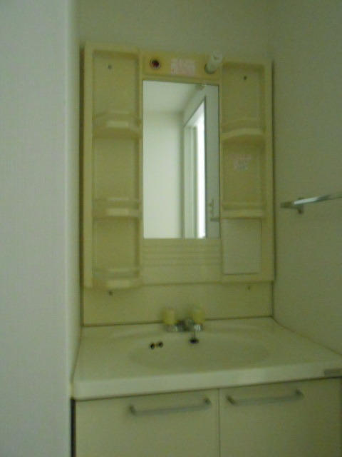 Washroom. Independent wash basin