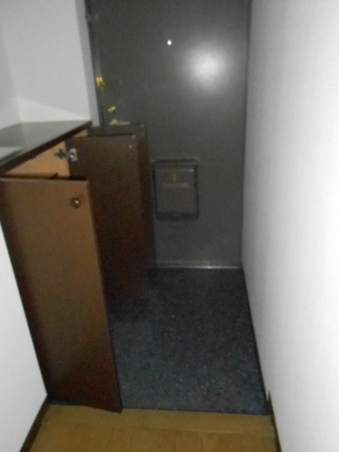 Entrance. Entrance with a shoebox