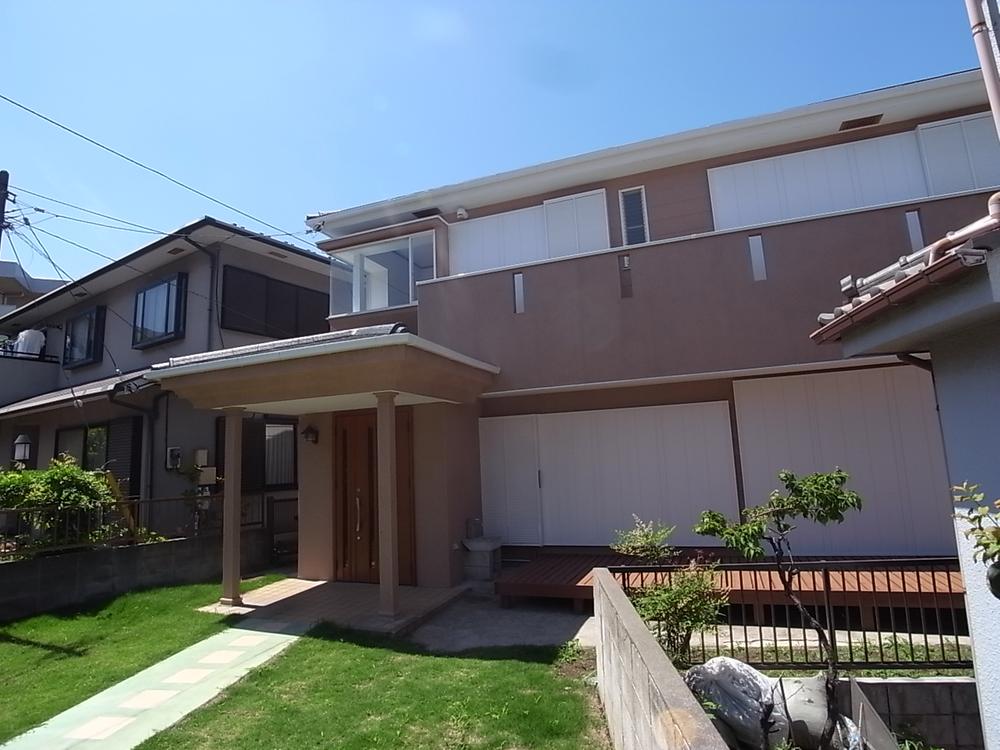 Local appearance photo. Lawn is grows housing. Local (May 2013) Shooting