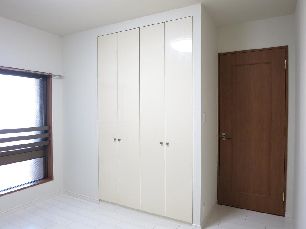 Non-living room.  ☆ Master bedroom ☆