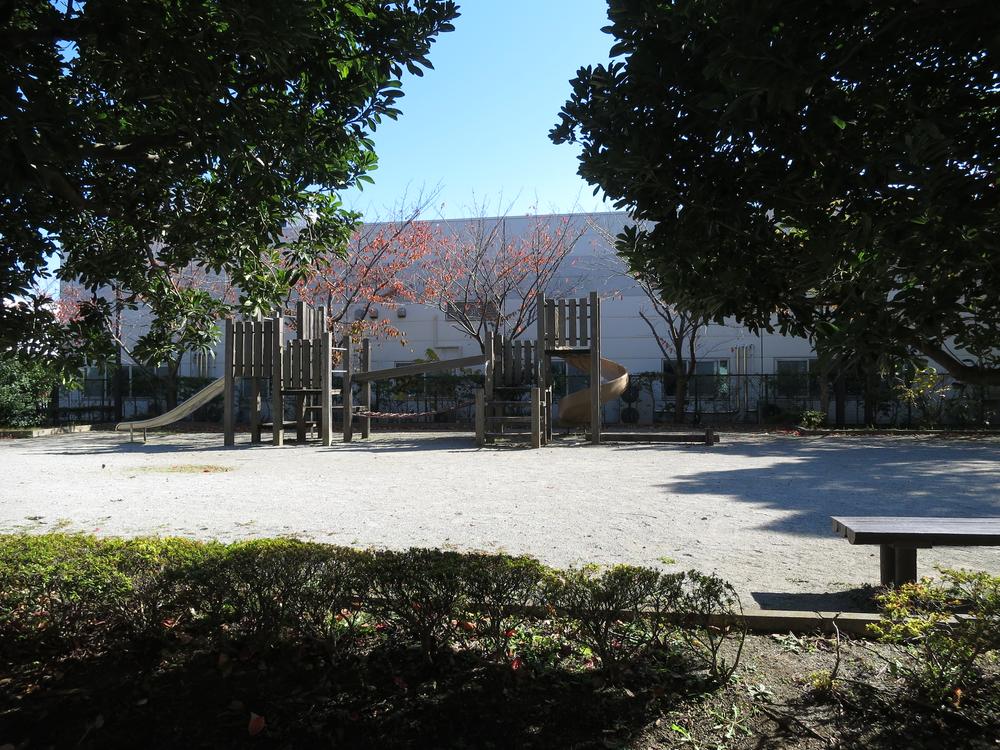 park. 450m to the park