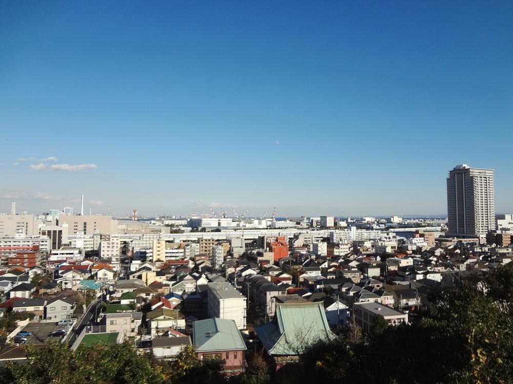 View photos from the dwelling unit. View from the site (December 2013) Shooting