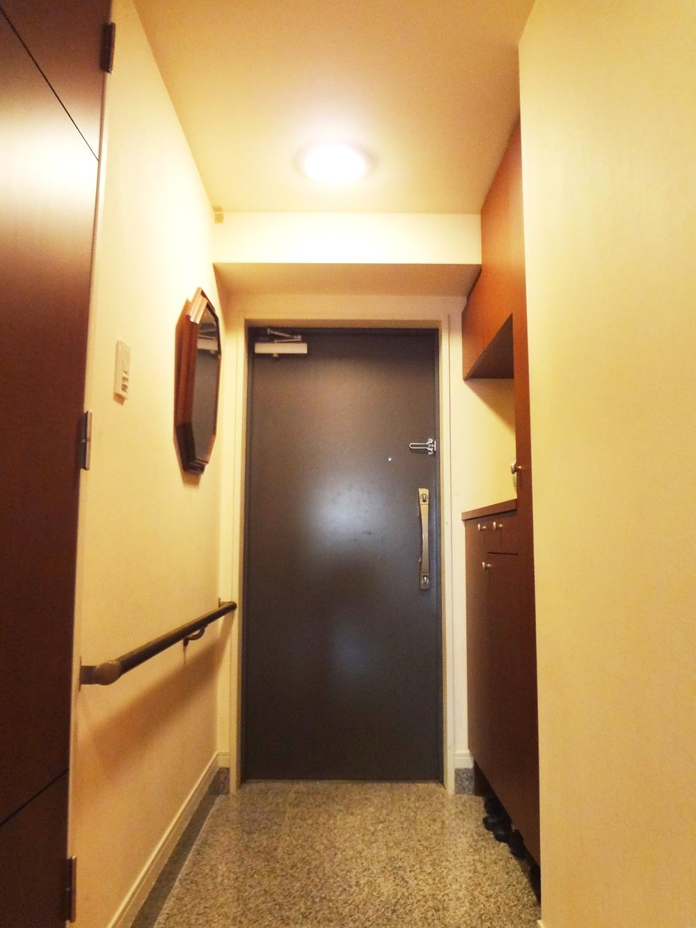 Entrance. Local (12 May 2013) Shooting