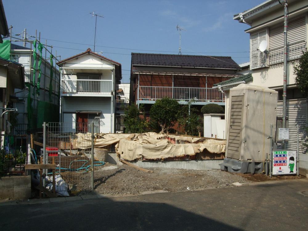 Local appearance photo. Yang per good for the south road, Flat terrain, Living environment is good. It will be popular in the living-in stairs.