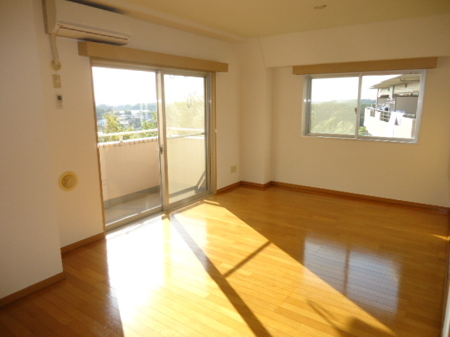 Living and room. key money ・ No security deposit! Fully equipped