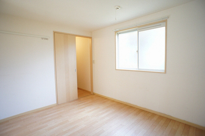 Living and room. North Western-style! Picture rail is convenient to put the clothes and accessories