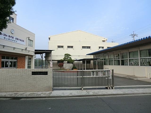 Junior high school. 120m to Yokohama Municipal Izumigaoka junior high school