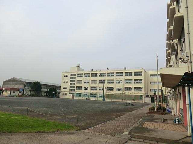 Primary school. 380m to the bottom Izumi elementary school