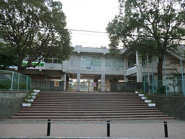 Junior high school. 1899m to Yokohama Municipal Izumino junior high school