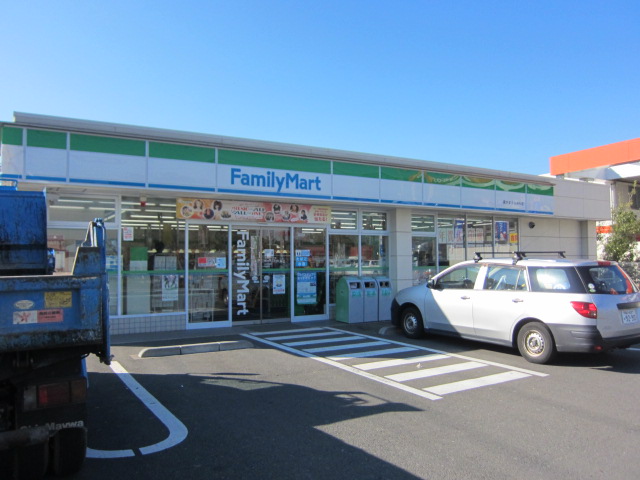 Convenience store. FamilyMart Izumi Kamakuramichi store up (convenience store) 105m