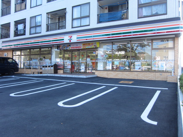 Convenience store. Seven-Eleven Yokohama Nakatahigashi 1-chome to (convenience store) 470m