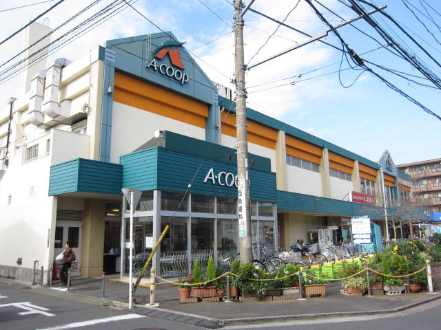Supermarket. 432m to A Co-op Nakata shop (super)