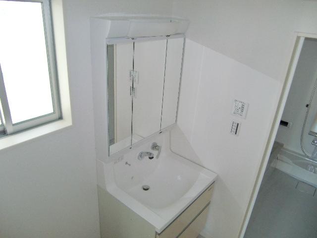 Wash basin, toilet. Wash photo