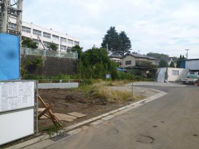 Local land photo. The back of the building is elementary school ☆