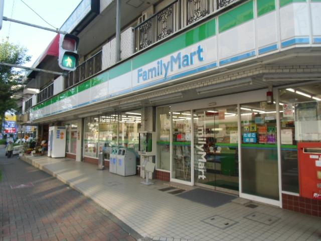 Convenience store. 320m to FamilyMart Yayoidai shop