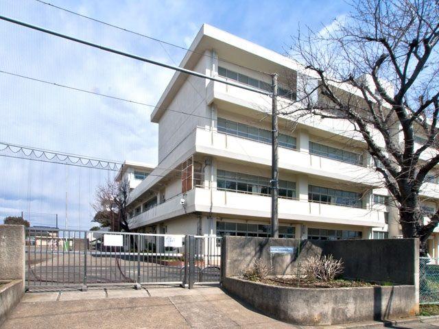 Junior high school. (Photo) Kamiida until junior high school 2600m Minamiseya junior high school can also be selected. About 1320m