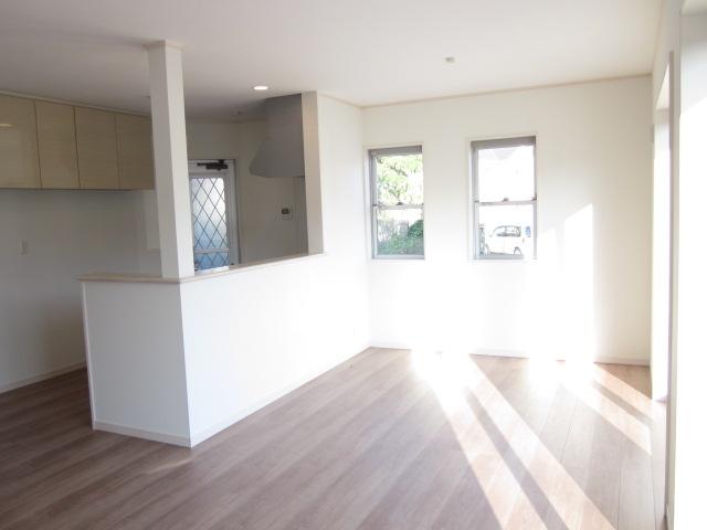 Living. Warm underfoot with under-floor heating (1 Building) LDK