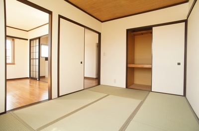 Living and room. There is housed in a Japanese-style room!