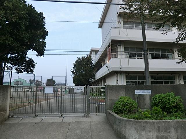 Junior high school. 1700m to Yokohama Municipal Kamiida junior high school