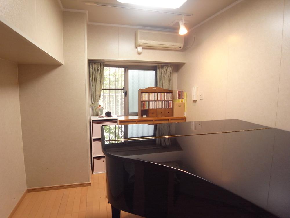 Non-living room. Soundproof room (September 2013) Shooting