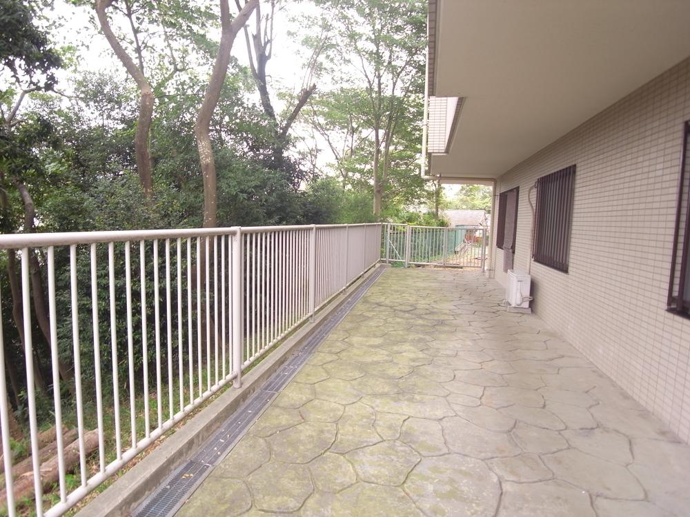 Other common areas. North shared hallway