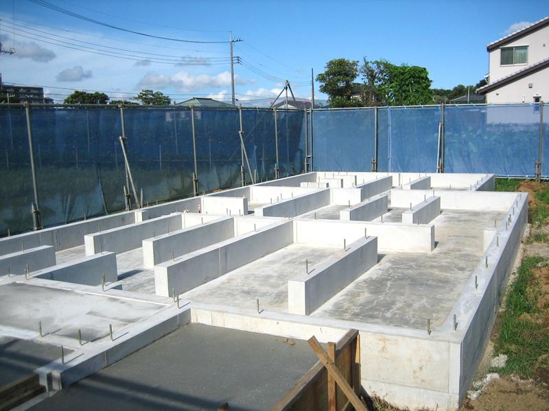 Construction ・ Construction method ・ specification. Solid foundation foundation of the building. And the framework of the underlying structure, Floor surface formed by painting materials ・ Wall surface ・ 2 × 4 construction method to create a box in the roof surface, floor ・ wall ・ It is a monocoque structure to make the space a 6-sided roof as one unit. At the time of earthquake, Suppress the shaking itself in six tetrahedral, The force was well-balanced dispersion, It has achieved a high seismic resistance.