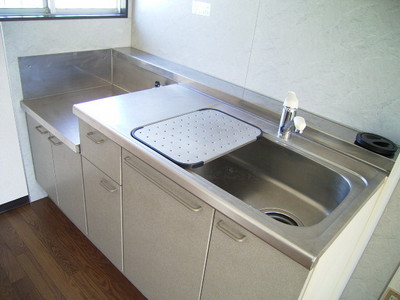 Kitchen. Sink is also widely easy-to-use kitchen!