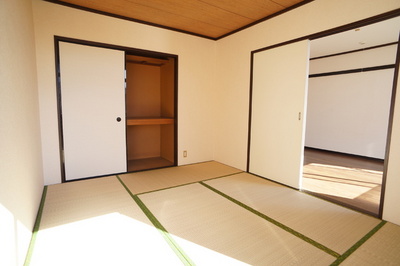 Living and room. Also housed jewels entering Japanese-style futon to settle down with one certain room!
