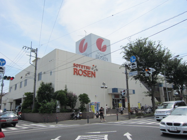Supermarket. Sotetsu Rosen Yamatedai ​​store up to (super) 705m