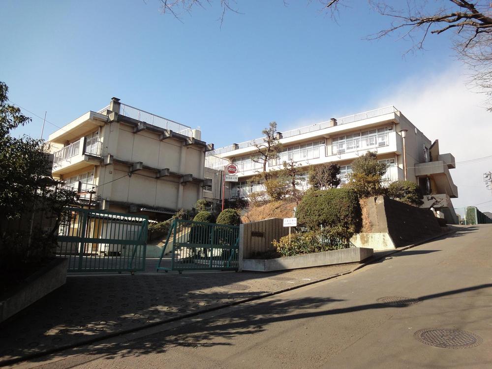 Junior high school. 1700m to Yokohama City Tachioka Tsu junior high school