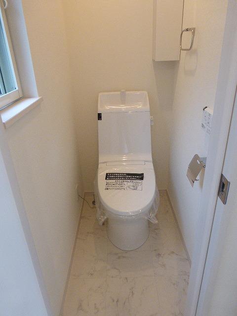 Toilet. Indoor (August 13, 2013) Shooting