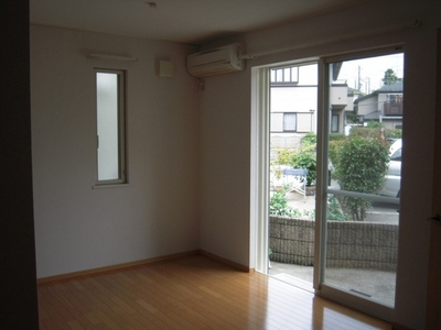 Living and room. ※ A photo of the inverted type of room we use as a reference.