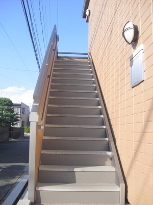 Entrance. Built in a beautiful entrance staircase 2007.