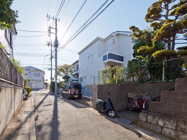 Local photos, including front road. 2013 November 14 shooting