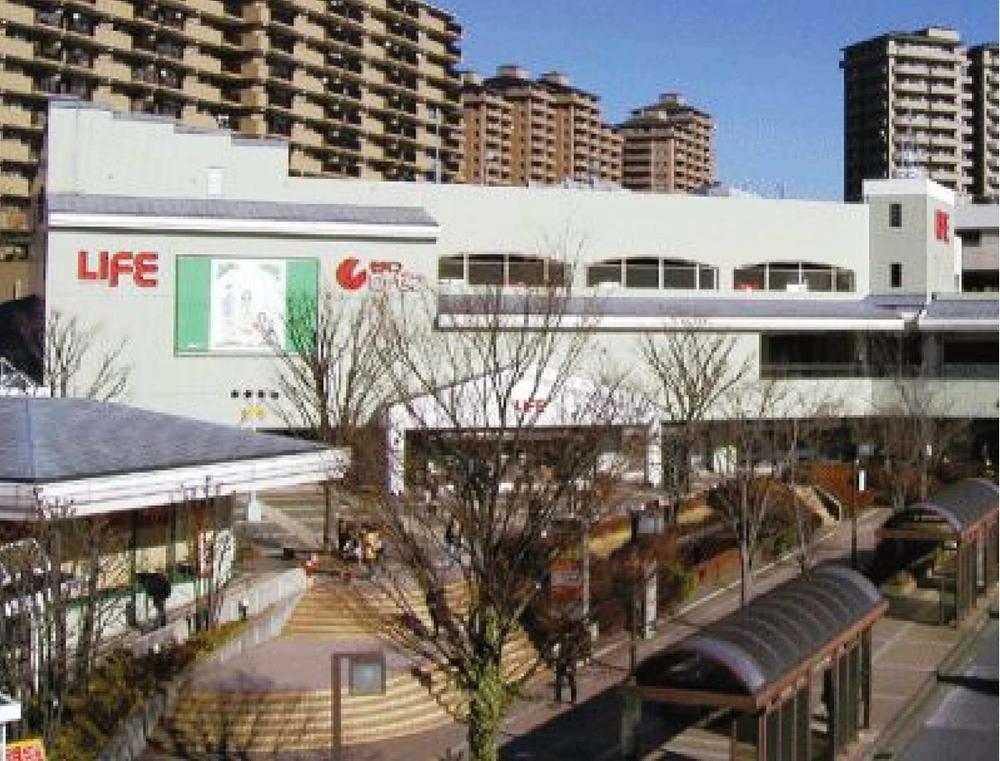 Shopping centre. Ryokuentoshi Shopping Plaza Sotetsu to life 1240m