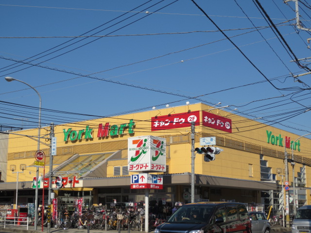 Supermarket. York Mart standpoint store up to (super) 379m