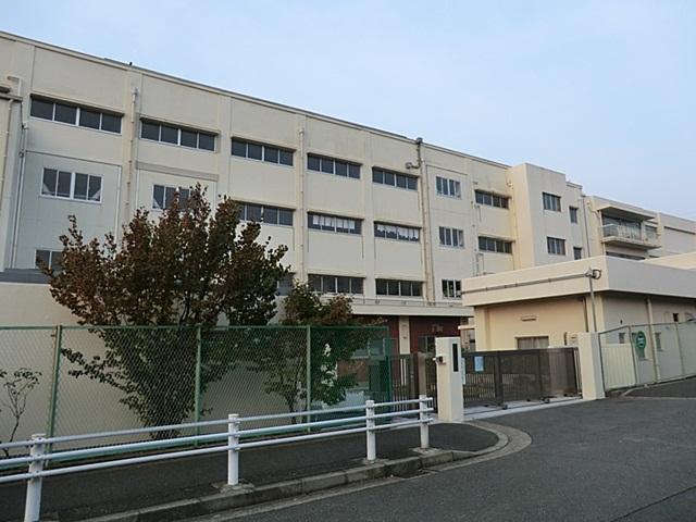 Primary school. Shinbashi 300m up to elementary school