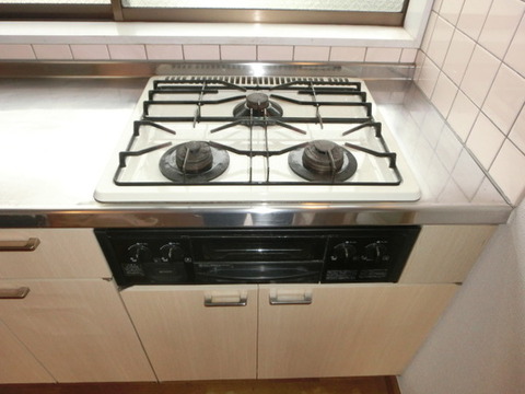 Kitchen. System kitchen ・ 3-neck gas stove