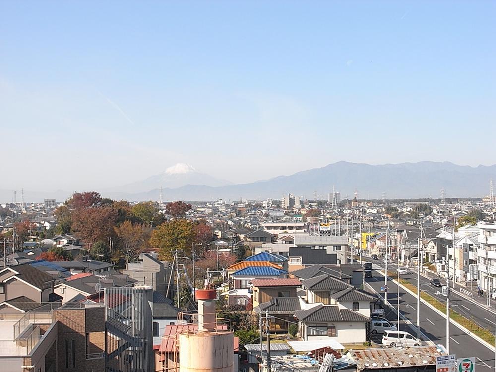 View photos from the dwelling unit. Mount Fuji is visible from the entrance side. View from the site (November 2013) Shooting