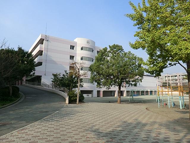 Primary school. 944m to Yokohama Municipal Nishigaoka Elementary School