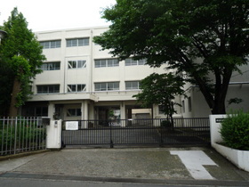 Primary school. 359m to the bottom Izumi elementary school (elementary school)