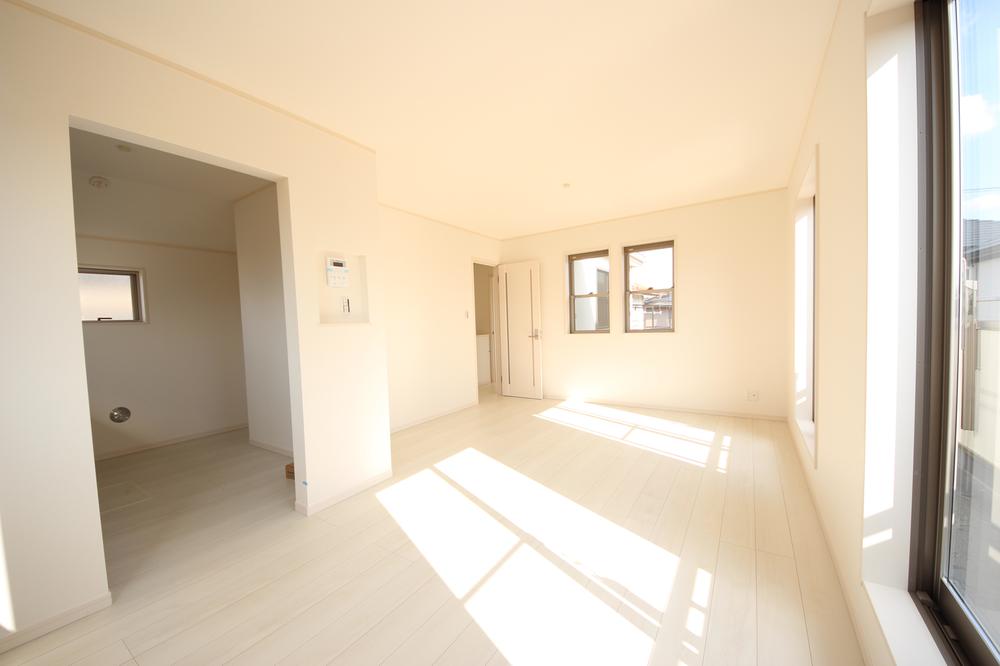 Same specifications photos (living)