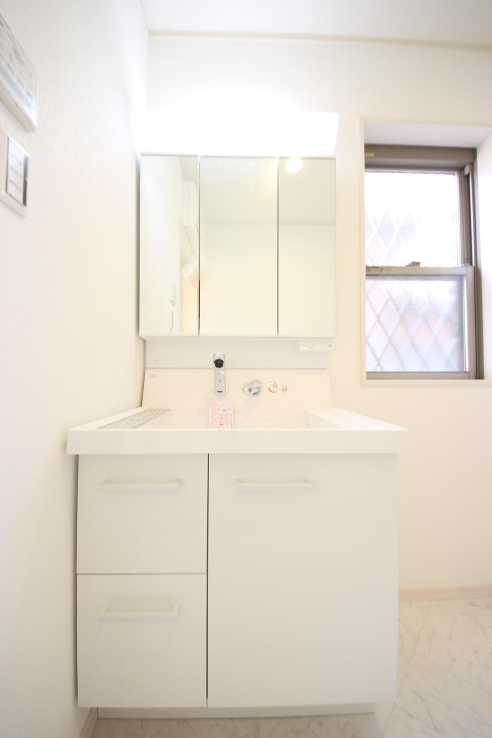 Same specifications photos (Other introspection). Wash basin