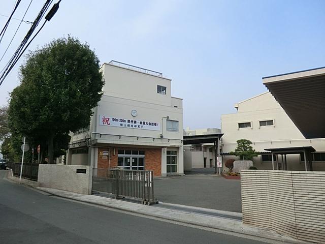 Junior high school. Izumigaoka 750m himself learn to junior high school, We brought up the students who go open up the future