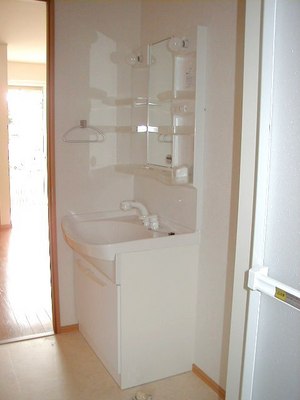 Washroom. ※ We are using a photo of the inverted type in reference.