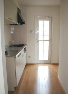 Kitchen. ※ We are using a photo of the inverted type in reference.