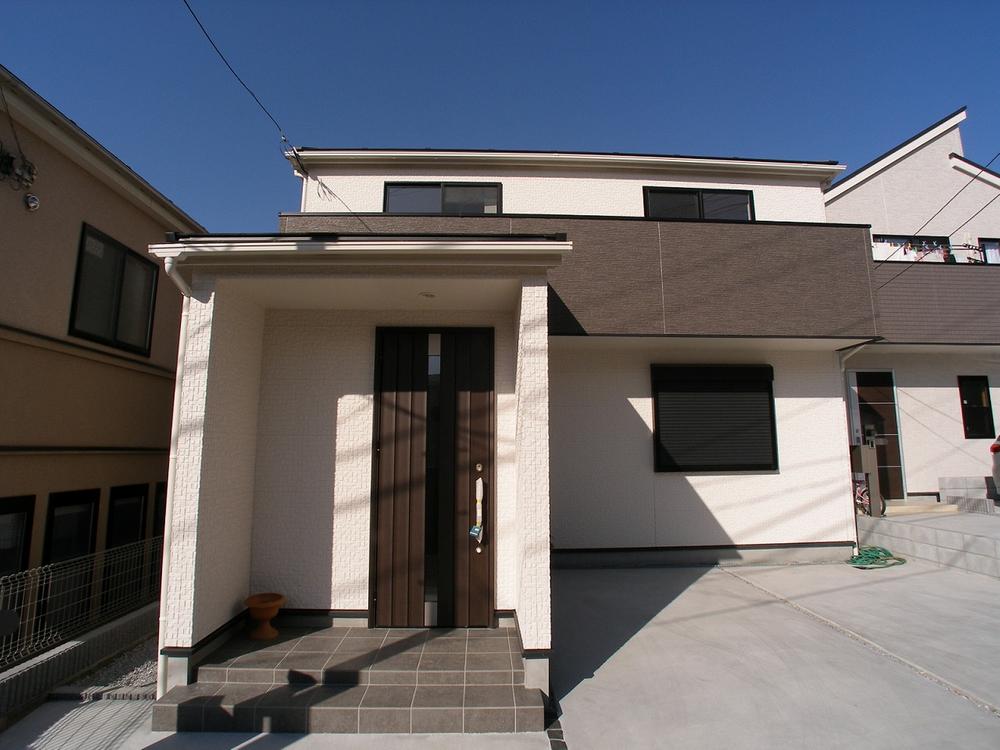 Local appearance photo. Two car space! Yang per well in the southwest road!