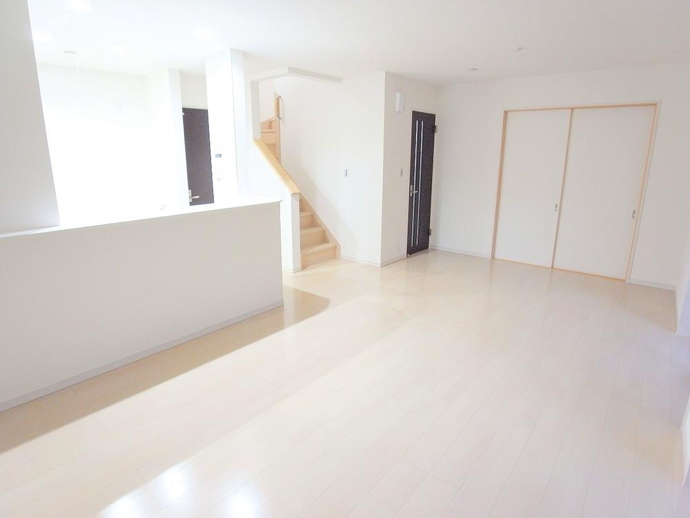 Living. Guests can relax in the Japanese-style room of the adjoining rooms!  (December 2013) Shooting