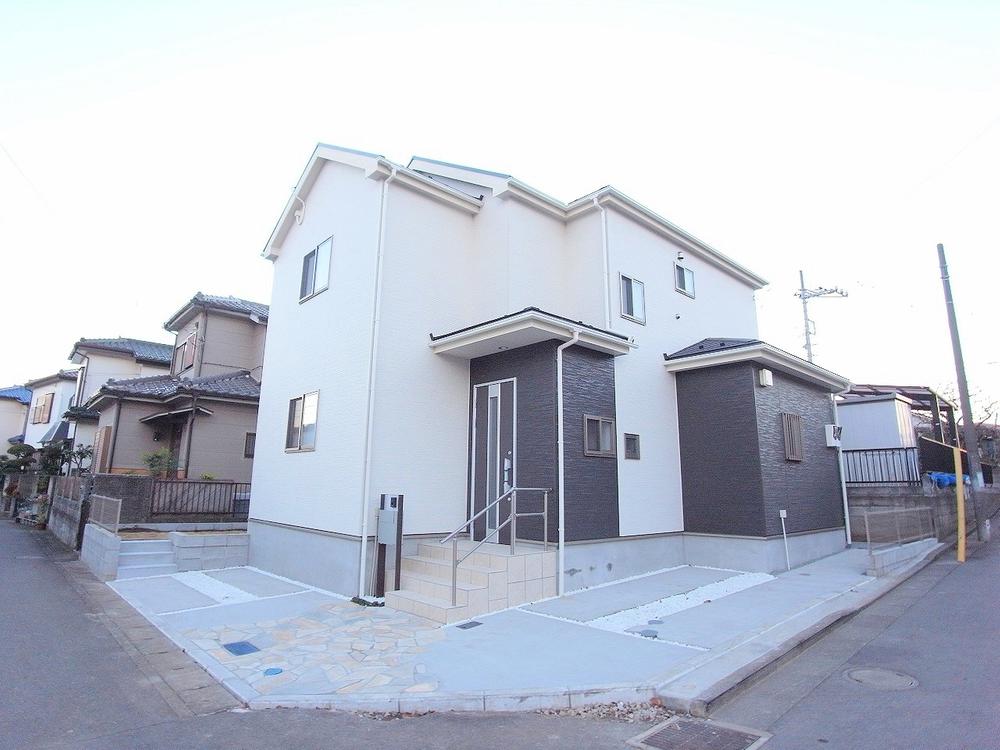 Local photos, including front road. Roads and location with no height difference is it is easy to attractive life! Local (12 May 2013) Shooting